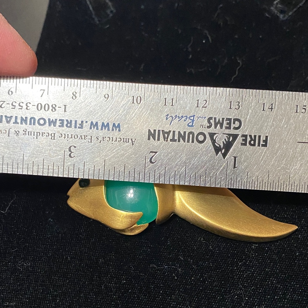 Givenchy vintage Matt gold tone with faux jade belly and eye brooch - Picture 12 of 16